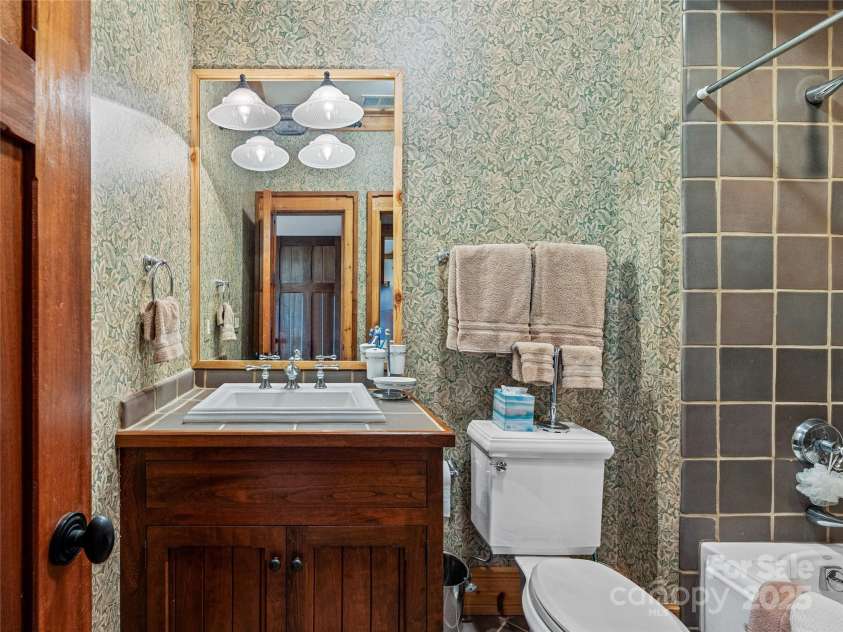 770 Meadow Ridge Drive, Lake Toxaway, NC 28747.  MLS# CAR4287231, YatesRealty ID 30283. 