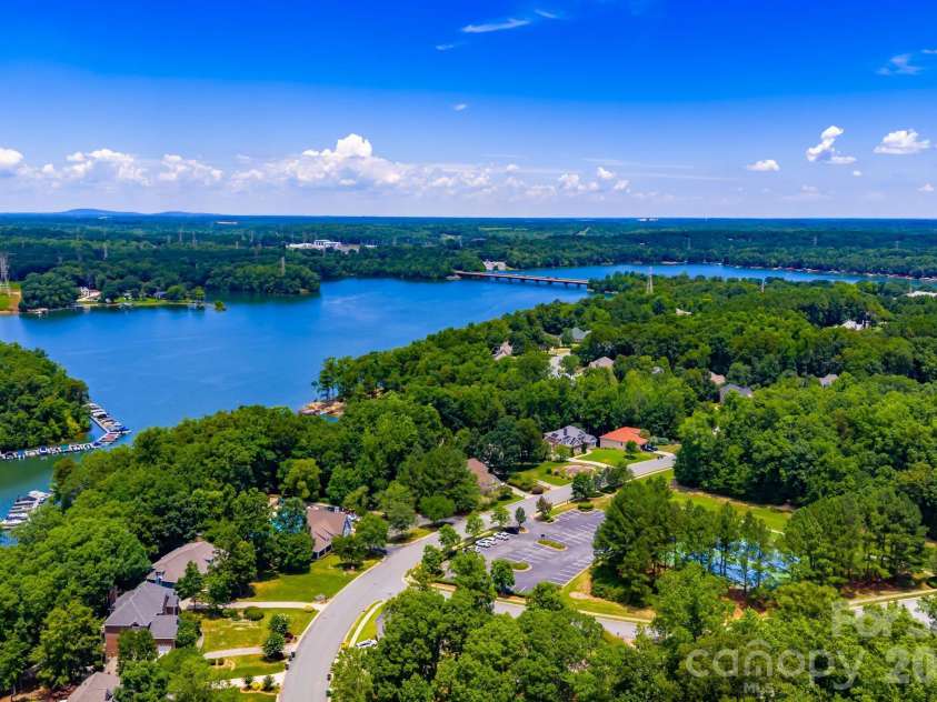 2937 Shady Reach Lane, Charlotte, NC 28214.  MLS# CAR4391581, YatesRealty ID 30285. Beautiful Mountain Island Lake
