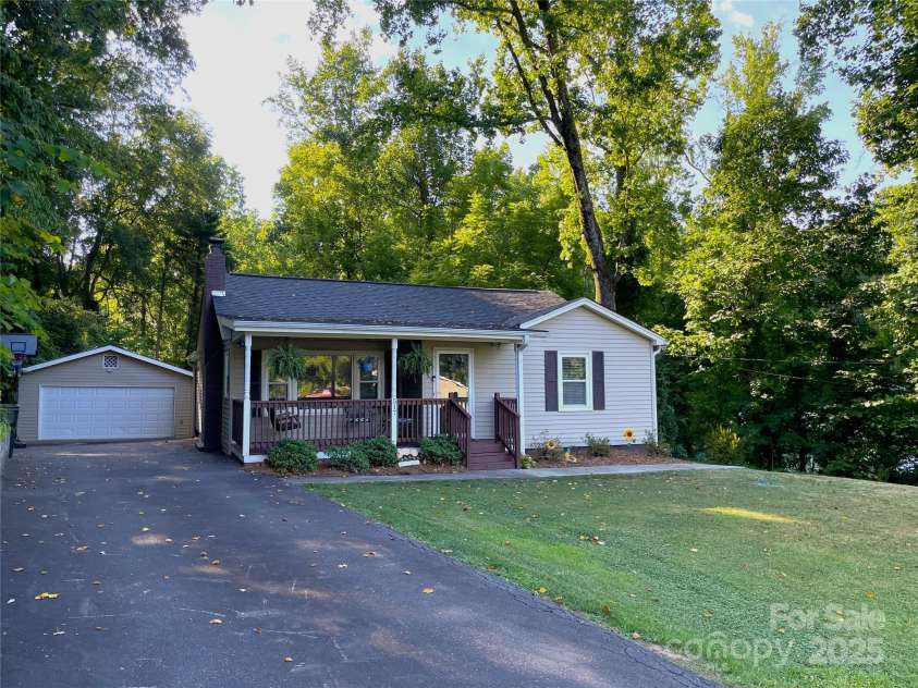 517 Stowe Drive, Lowell, NC 28098.  MLS# CAR4279841, YatesRealty ID 30285. 