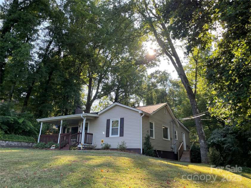 517 Stowe Drive, Lowell, NC 28098.  MLS# CAR4279841, YatesRealty ID 30285. 