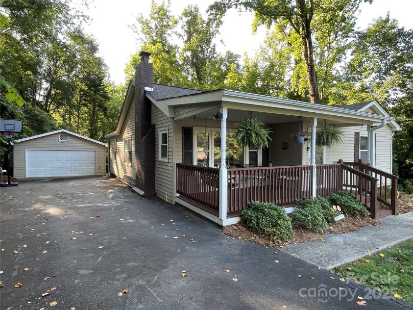 517 Stowe Drive, Lowell, NC 28098.  MLS# CAR4279841, YatesRealty ID 30285. 