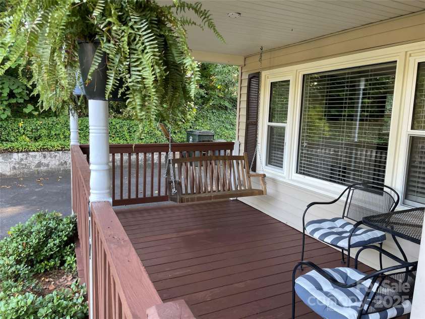 517 Stowe Drive, Lowell, NC 28098.  MLS# CAR4279841, YatesRealty ID 30285. 