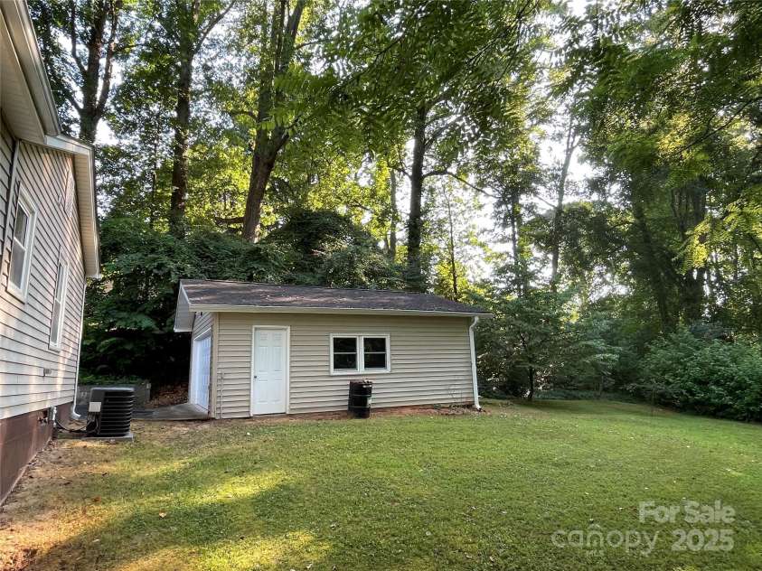 517 Stowe Drive, Lowell, NC 28098.  MLS# CAR4279841, YatesRealty ID 30285. 