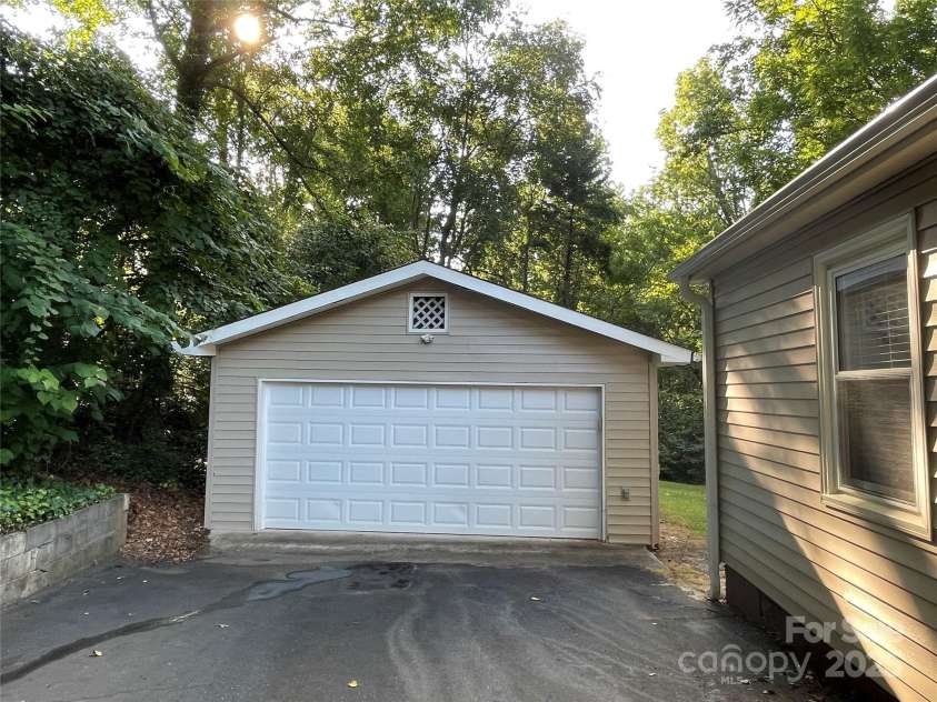 517 Stowe Drive, Lowell, NC 28098.  MLS# CAR4279841, YatesRealty ID 30285. 