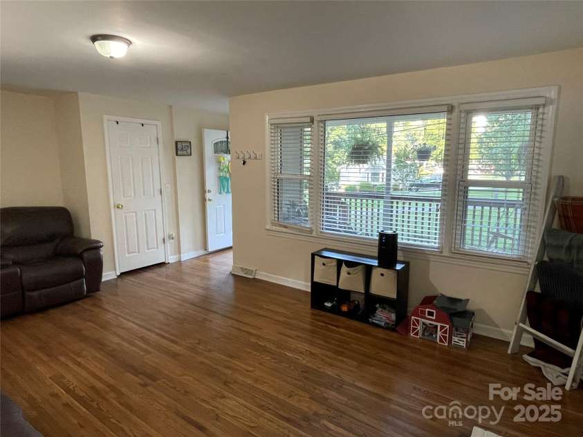 517 Stowe Drive, Lowell, NC 28098.  MLS# CAR4279841, YatesRealty ID 30285. 