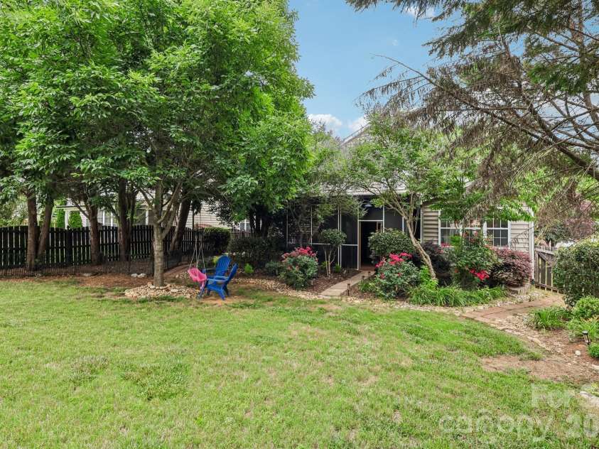 13713 Delstone Drive, Huntersville, NC 28078.  MLS# CAR4386022, YatesRealty ID 30286. 