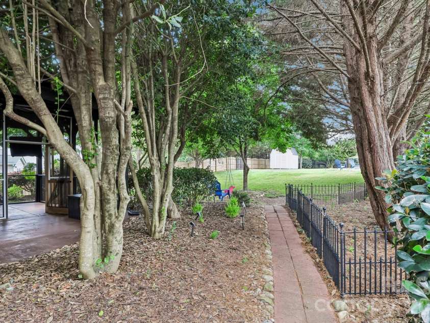 13713 Delstone Drive, Huntersville, NC 28078.  MLS# CAR4386022, YatesRealty ID 30286. 