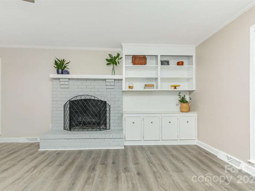 14027 Hackamore Drive, Matthews, NC 28105.  MLS# CAR4265300, YatesRealty ID 30286. 