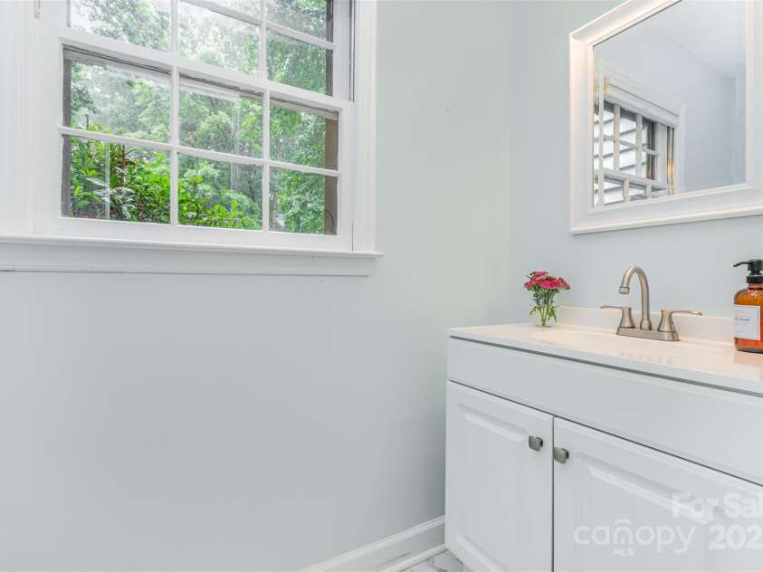 14027 Hackamore Drive, Matthews, NC 28105.  MLS# CAR4265300, YatesRealty ID 30286. 