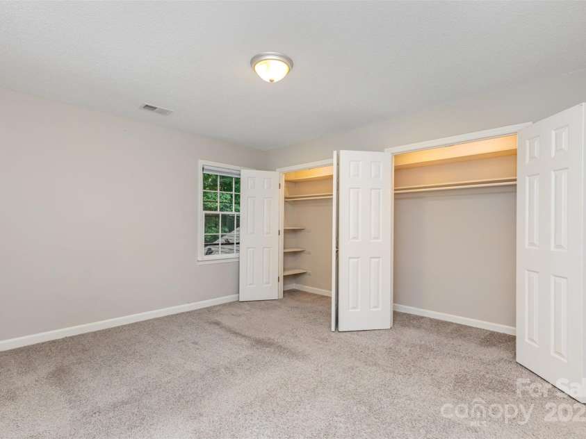 14027 Hackamore Drive, Matthews, NC 28105.  MLS# CAR4265300, YatesRealty ID 30286. 