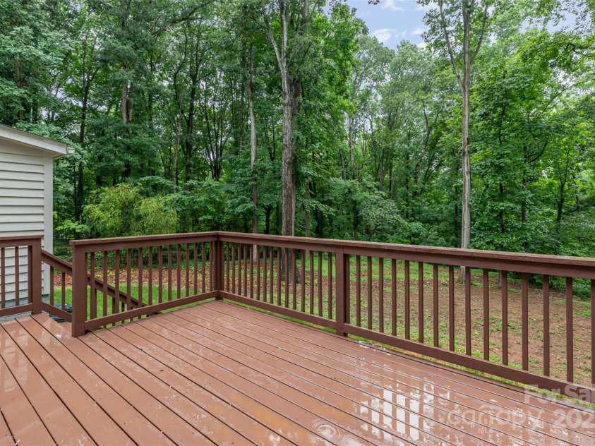 14027 Hackamore Drive, Matthews, NC 28105.  MLS# CAR4265300, YatesRealty ID 30286. 