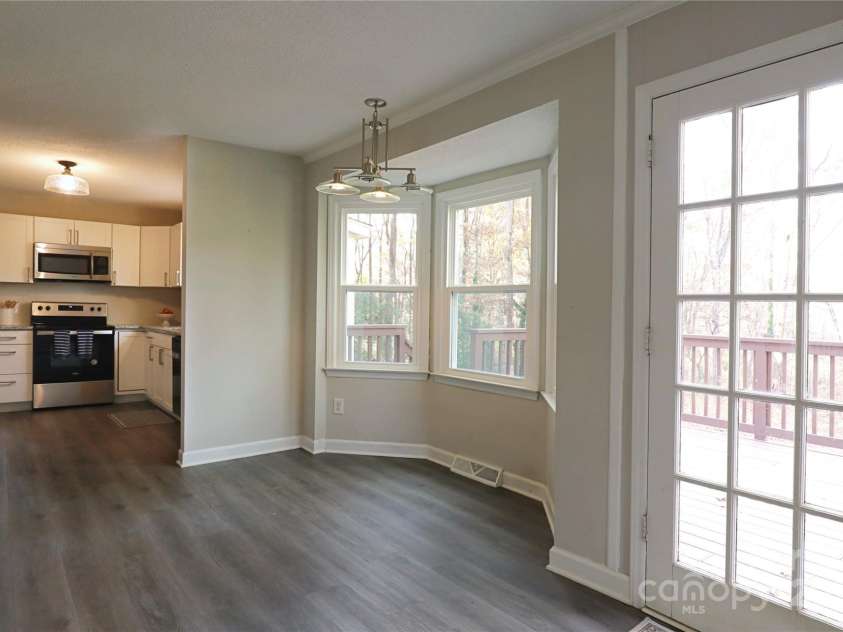 14027 Hackamore Drive, Matthews, NC 28105.  MLS# CAR4265300, YatesRealty ID 30286. Breakfast nook