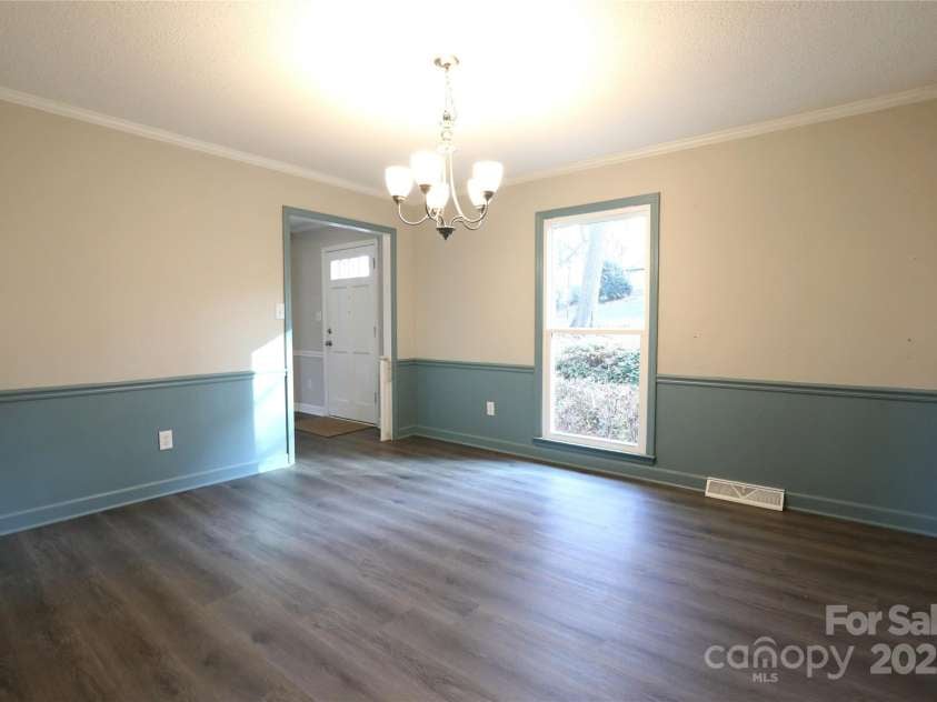 14027 Hackamore Drive, Matthews, NC 28105.  MLS# CAR4265300, YatesRealty ID 30286. Dining Room
