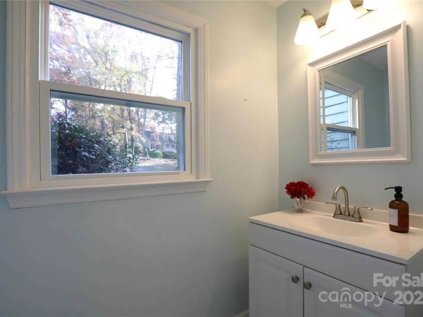 14027 Hackamore Drive, Matthews, NC 28105.  MLS# CAR4265300, YatesRealty ID 30286. Half Bath - 1st floor