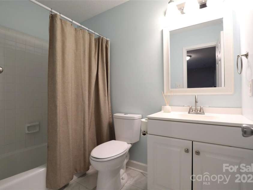 14027 Hackamore Drive, Matthews, NC 28105.  MLS# CAR4265300, YatesRealty ID 30286. Hall Bathroom 2nd floor