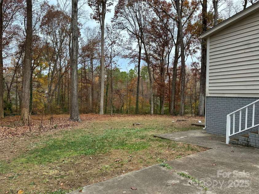 14027 Hackamore Drive, Matthews, NC 28105.  MLS# CAR4265300, YatesRealty ID 30286. Large backyard!