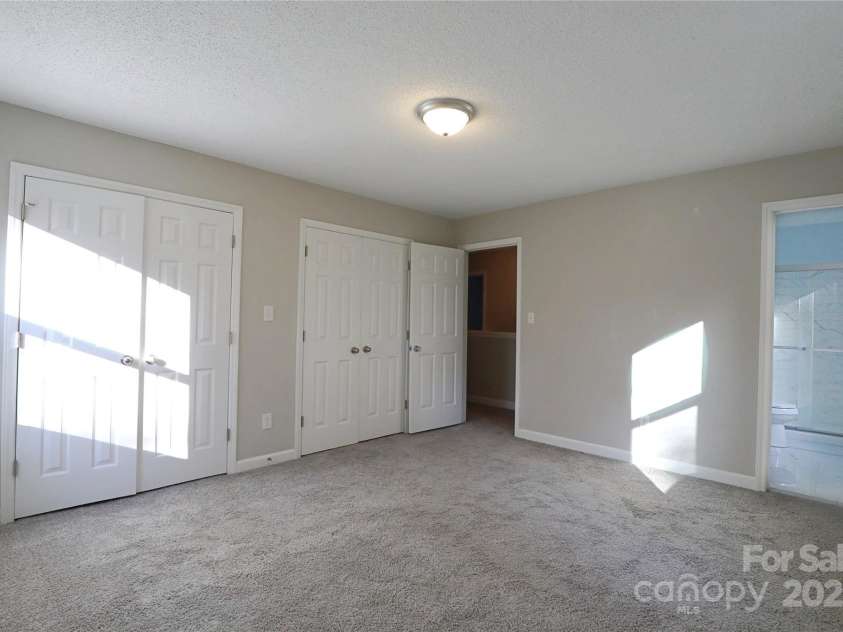 14027 Hackamore Drive, Matthews, NC 28105.  MLS# CAR4265300, YatesRealty ID 30286. Primary with double closests