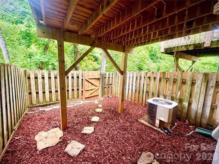 7336 Pebblestone Drive, Charlotte, NC 28212.  MLS# CAR4392243, YatesRealty ID 30289. 