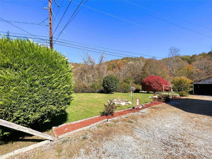 52 Burnt Road, Rosman, NC 28772.  MLS# CAR4194452, YatesRealty ID 3029. 