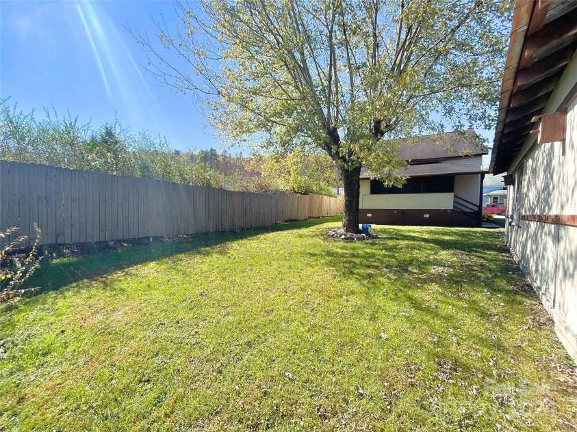 52 Burnt Road, Rosman, NC 28772.  MLS# CAR4194452, YatesRealty ID 3029. 