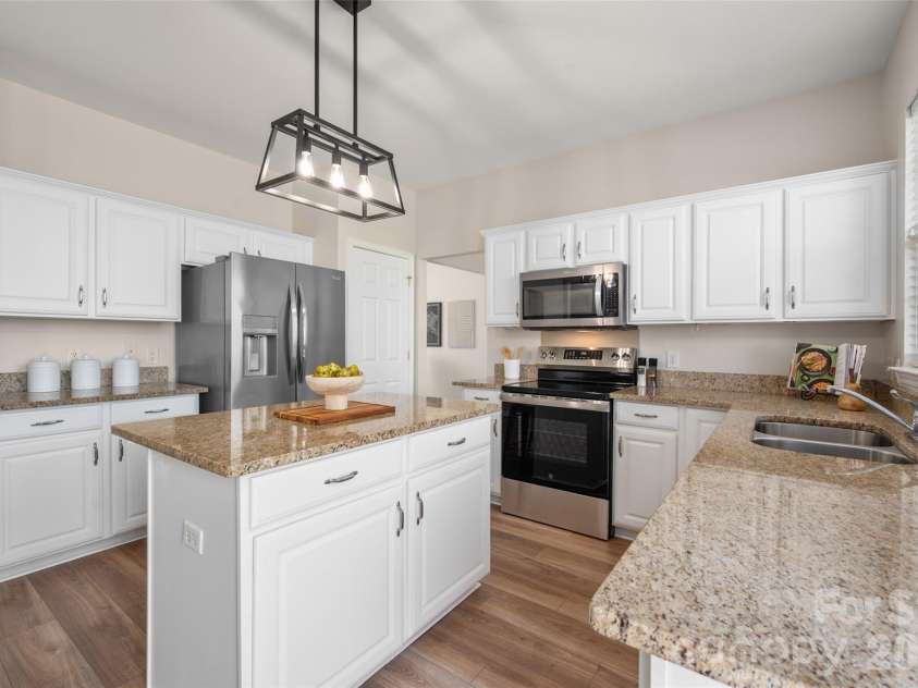 8518 Dennington Grove Lane, Charlotte, NC 28277.  MLS# CAR4390717, YatesRealty ID 30291. 