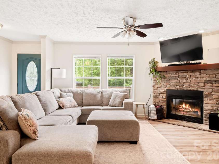 11 Misty Lane, Candler, NC 28715.  MLS# CAR4386255, YatesRealty ID 30293. 