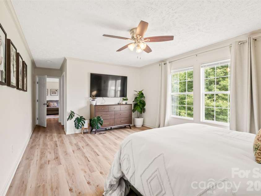 11 Misty Lane, Candler, NC 28715.  MLS# CAR4386255, YatesRealty ID 30293. 