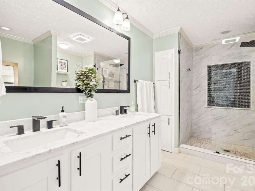 11 Misty Lane, Candler, NC 28715.  MLS# CAR4386255, YatesRealty ID 30293. 
