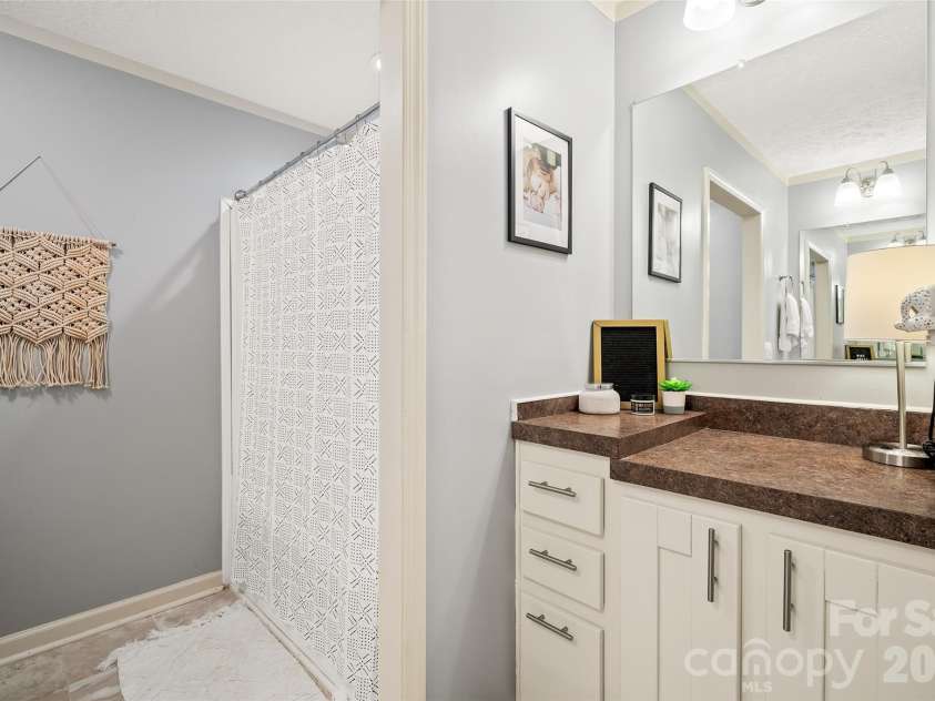 11 Misty Lane, Candler, NC 28715.  MLS# CAR4386255, YatesRealty ID 30293. 