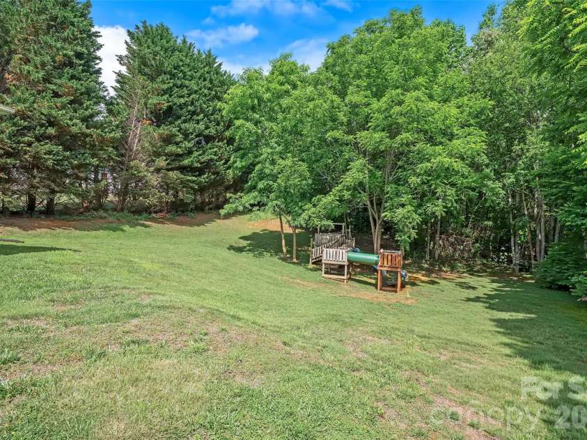 11 Misty Lane, Candler, NC 28715.  MLS# CAR4386255, YatesRealty ID 30293. 