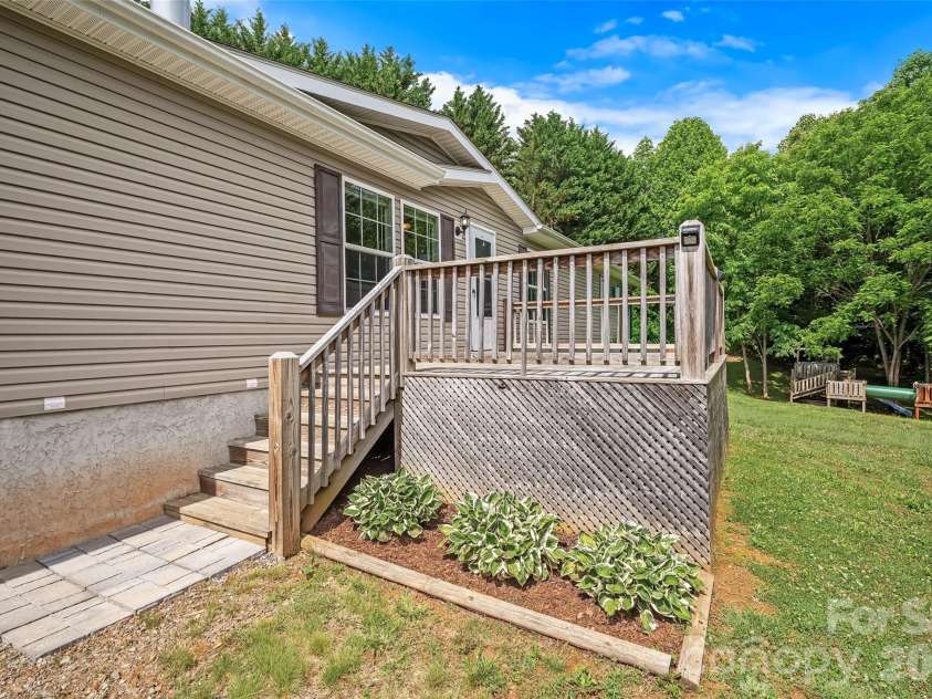 11 Misty Lane, Candler, NC 28715.  MLS# CAR4386255, YatesRealty ID 30293. 