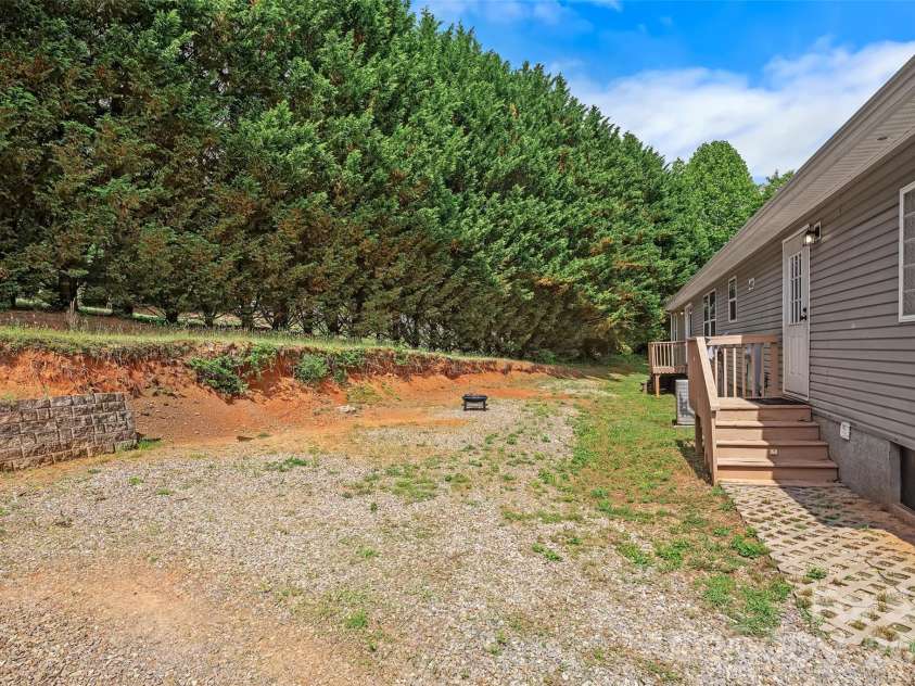 11 Misty Lane, Candler, NC 28715.  MLS# CAR4386255, YatesRealty ID 30293. 