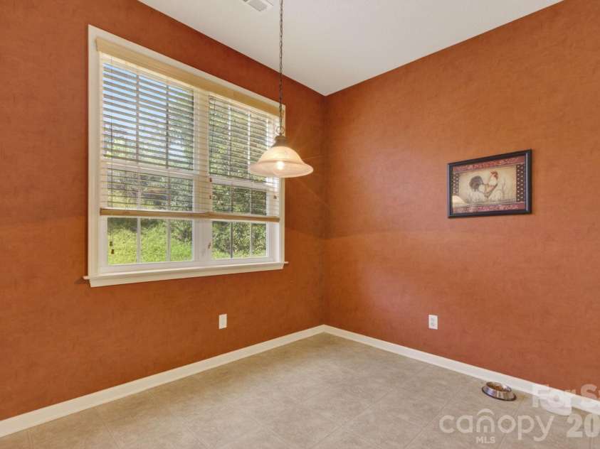 268 Farm Valley Road, Fletcher, NC 28732.  MLS# CAR4391381, YatesRealty ID 30294. Breakfast Area