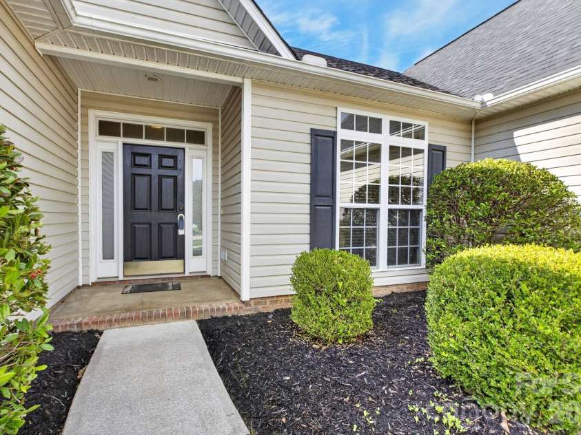 268 Farm Valley Road, Fletcher, NC 28732.  MLS# CAR4391381, YatesRealty ID 30294. Entrance