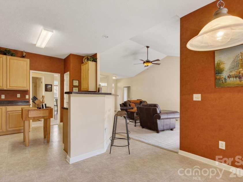 268 Farm Valley Road, Fletcher, NC 28732.  MLS# CAR4391381, YatesRealty ID 30294. Kitchen