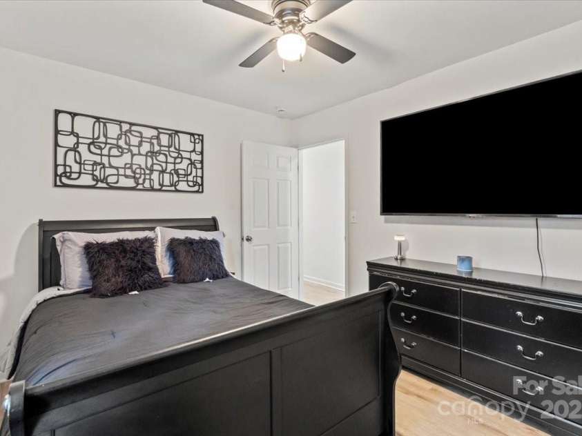 308 Ramona Street, Charlotte, NC 28208.  MLS# CAR4287288, YatesRealty ID 30294. 