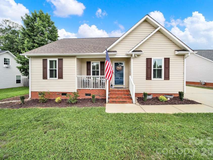 4133 Thomas Sam Drive, Rock Hill, SC 29732.  MLS# CAR4389767, YatesRealty ID 30296. 