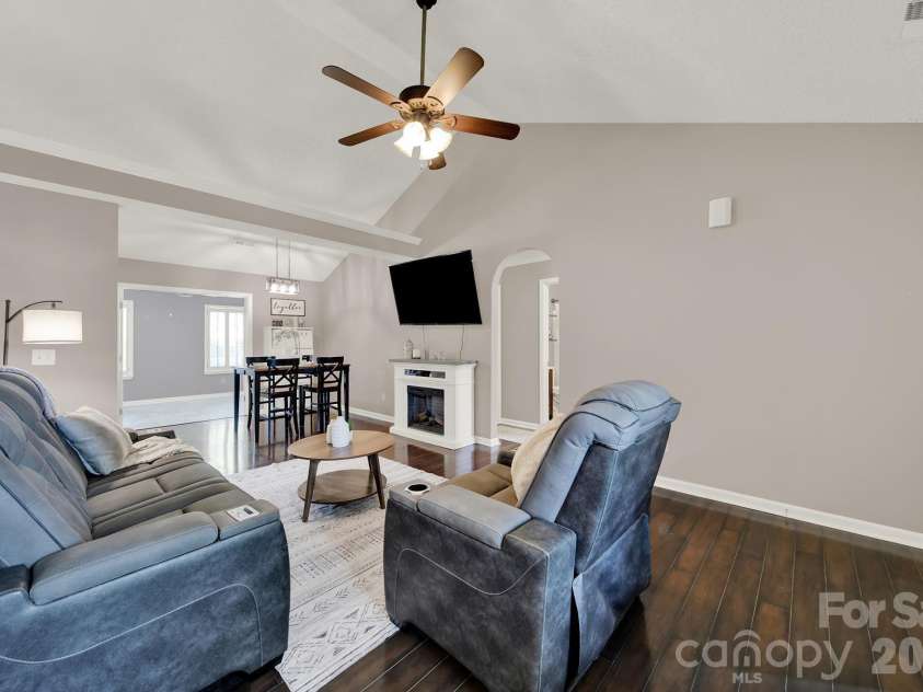 4133 Thomas Sam Drive, Rock Hill, SC 29732.  MLS# CAR4389767, YatesRealty ID 30296. 