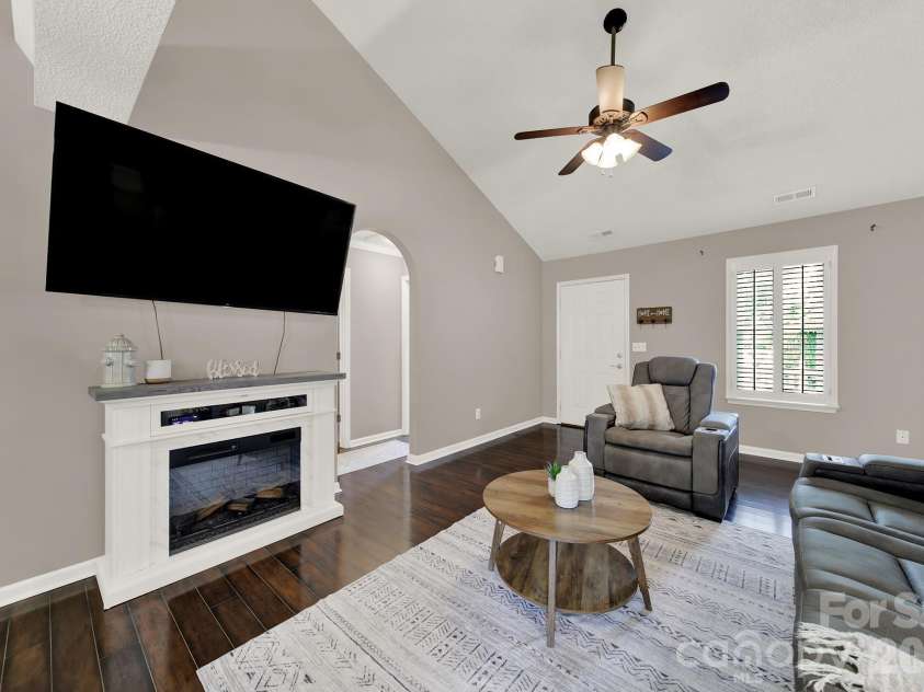 4133 Thomas Sam Drive, Rock Hill, SC 29732.  MLS# CAR4389767, YatesRealty ID 30296. 