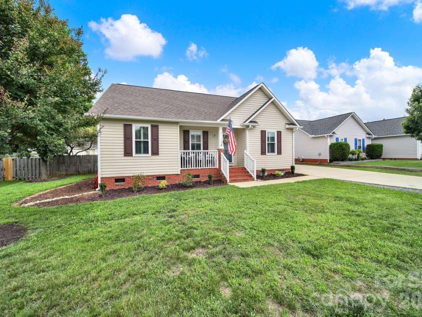 4133 Thomas Sam Drive, Rock Hill, SC 29732.  MLS# CAR4389767, YatesRealty ID 30296. 