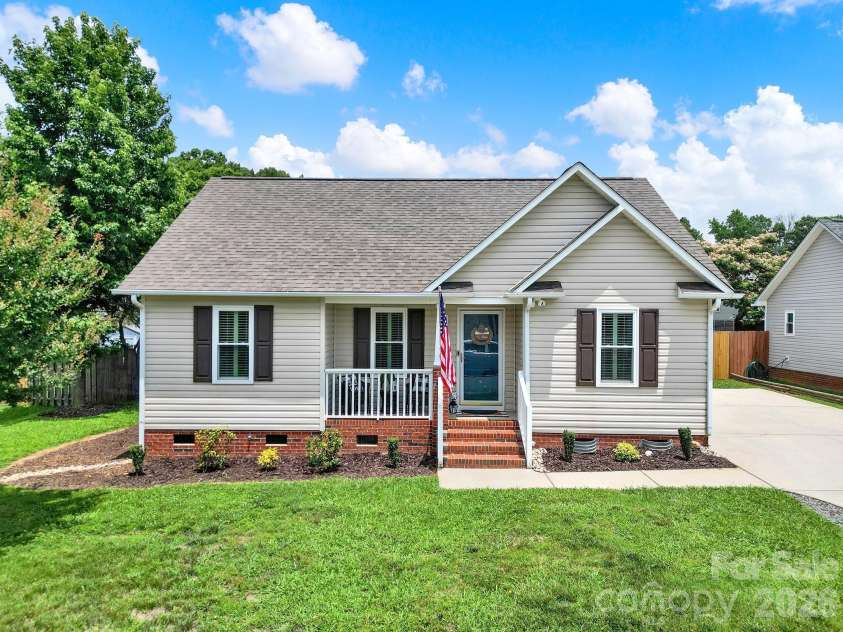 4133 Thomas Sam Drive, Rock Hill, SC 29732.  MLS# CAR4389767, YatesRealty ID 30296. 