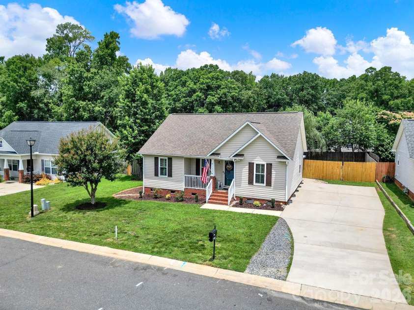 4133 Thomas Sam Drive, Rock Hill, SC 29732.  MLS# CAR4389767, YatesRealty ID 30296. 