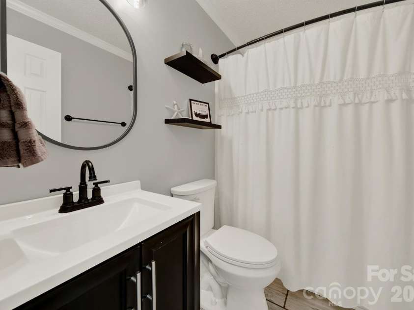 4133 Thomas Sam Drive, Rock Hill, SC 29732.  MLS# CAR4389767, YatesRealty ID 30296. Hall bathroom