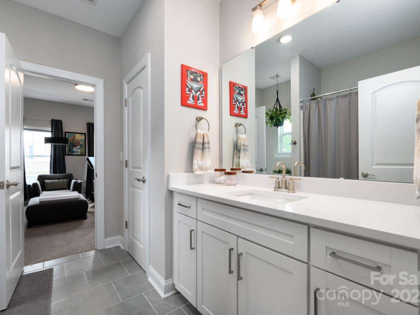 58 Walnut Springs Drive, Asheville, NC 28804.  MLS# CAR4259966, YatesRealty ID 30297. Jack and jill layout