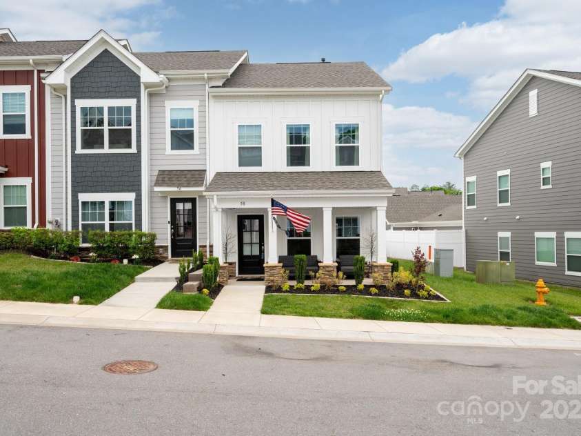 58 Walnut Springs Drive, Asheville, NC 28804.  MLS# CAR4259966, YatesRealty ID 30297. Newer construction townhome