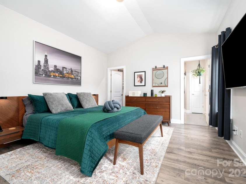 58 Walnut Springs Drive, Asheville, NC 28804.  MLS# CAR4259966, YatesRealty ID 30297. Spacious primary with large bathroom and walk in closet