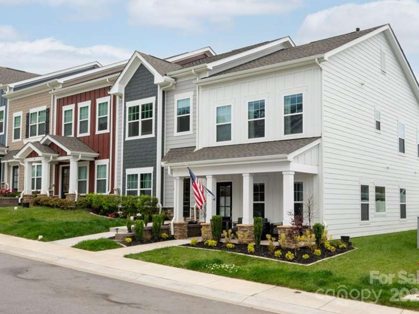 58 Walnut Springs Drive, Asheville, NC 28804.  MLS# CAR4259966, YatesRealty ID 30297. Springs of North Asheville End Unit