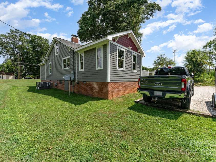 213 Nixon Road, Belmont, NC 28012.  MLS# CAR4285754, YatesRealty ID 30299. 