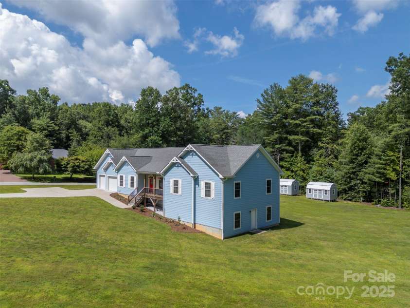 321 Benjamins Way, Hendersonville, NC 28792.  MLS# CAR4276870, YatesRealty ID 303. 