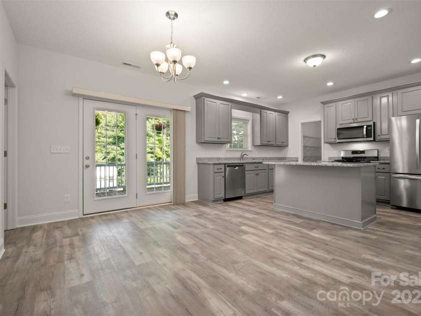 321 Benjamins Way, Hendersonville, NC 28792.  MLS# CAR4276870, YatesRealty ID 303. 